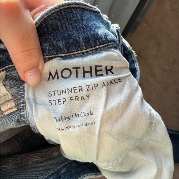 MOTHER The Stunner Zip Ankle Step Fray Jeans Size 26 - Picture 7 of 13